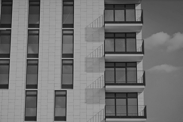 Маленькая дочь известной в России блогерши погибла после падения из окна