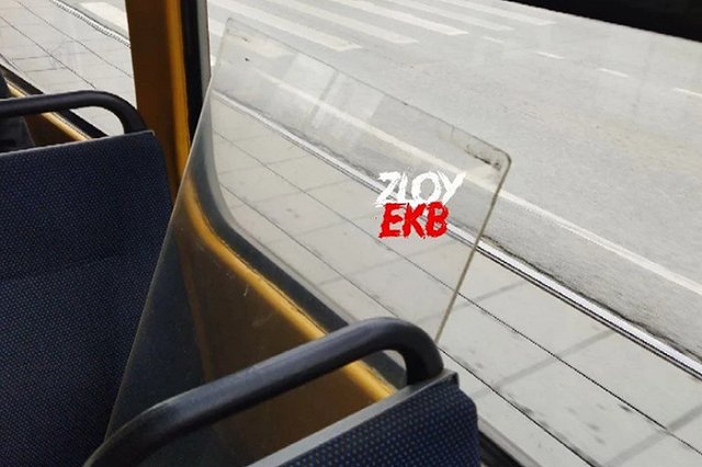 В Екатеринбурге турист получил по голове отвалившимся стеклом в трамвае