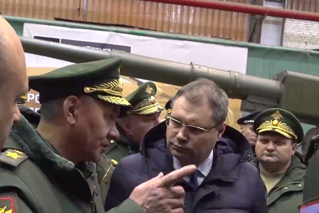 «Вы кончайте дурака валять». Шойгу в Екатеринбурге раскритиковал предприятие ОПК за низкие темпы