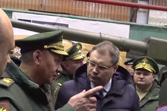 «Вы кончайте дурака валять». Шойгу в Екатеринбурге раскритиковал предприятие ОПК за низкие темпы