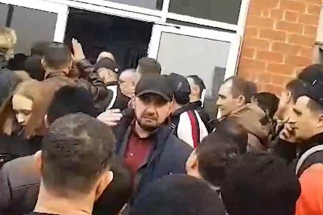 В Екатеринбурге в ГИБДД образовалась гигантская очередь