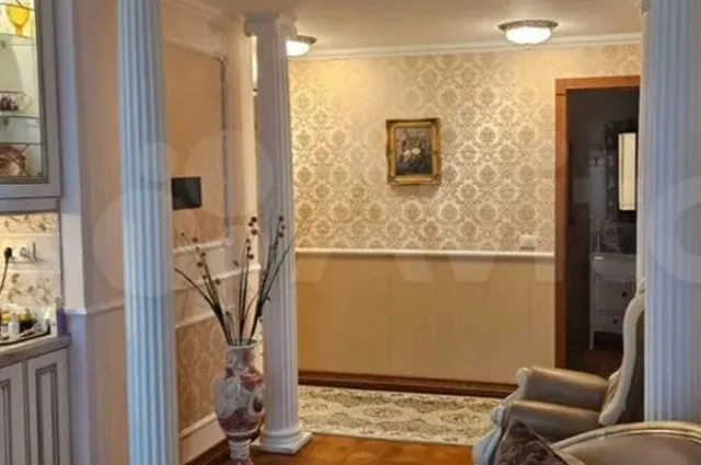 В центре Екатеринбурга продают «уникальную» квартиру с колоннами за 50 миллионов рублей