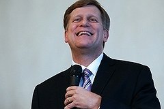 Макфол назвал вопрос Сноудена Путину идиотизмом