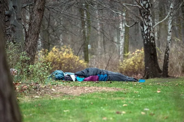 Ученые объяснили, почему человеку не спится на новом месте