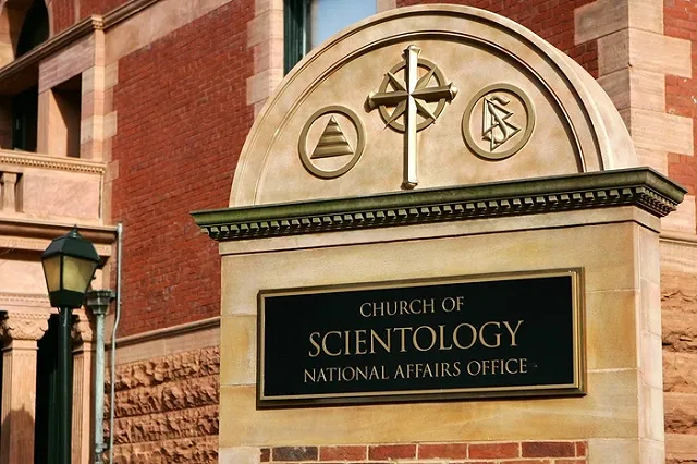 В екатеринбургской штаб-квартире сайентологов ФСБ и полиция провели обыски