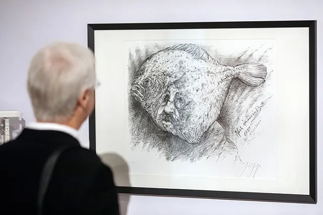 В галерее «Главный проспект» повредили работу Сальвадора Дали