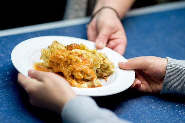 Обмороки школьников заставят пересмотреть социальную политику