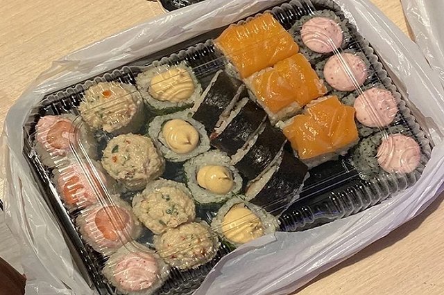 В Екатеринбурге курьер доставки съел часть заказа клиентов