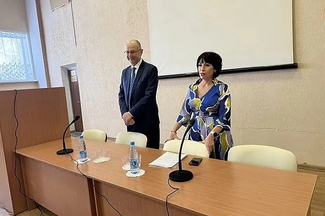 Глава свердловского Минздрава представила коллективу нового главу ЦГБ №7 Екатеринбурга