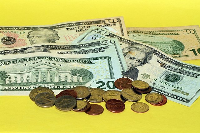 Аналитики Росбанка посоветовали закупаться долларами