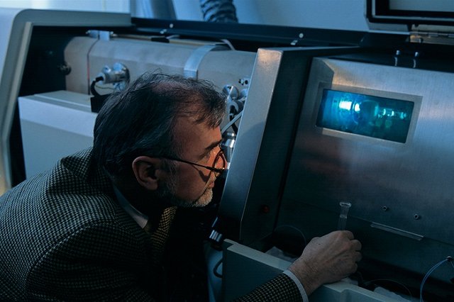 Физики ищут доказательства существования параллельных миров при помощи нейтронов