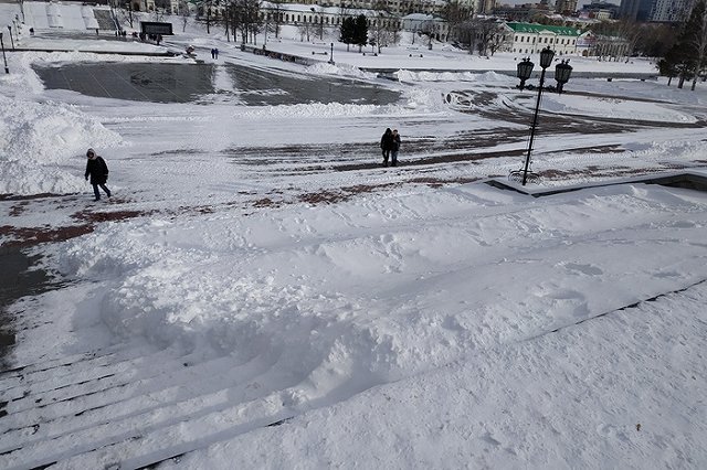 Екатеринбуржцы собрали в дорогу в аэропорт семью иностранцев из ГКБ № 40