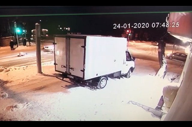 В ГИБДД раскрыли подробности аварии на Вторчермете, в которой была сбита маленькая девочка