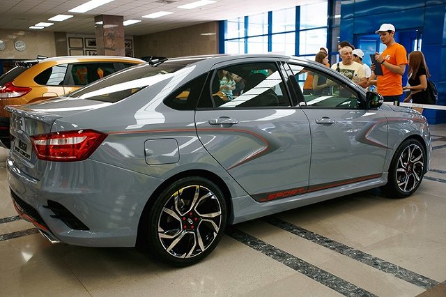 Россиянам предложили придумать название для новой модели Lada