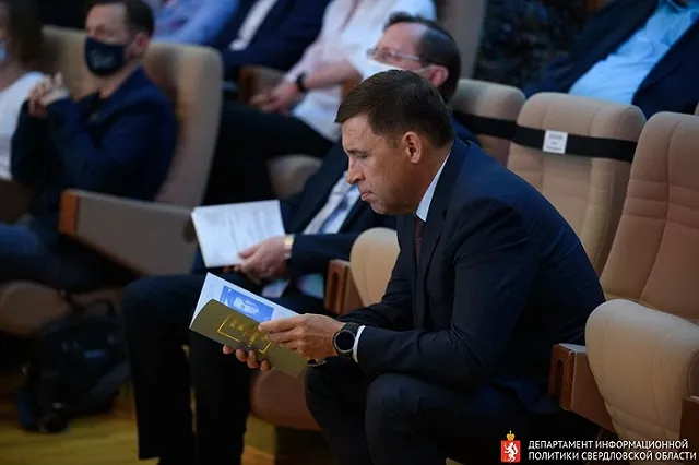 «А вы кто? А он кто?»: Жириновский не узнал Куйвашева и Высокинского — видео