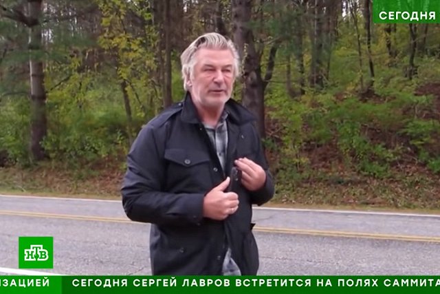 «В сценарии этого не было». На Болдуина за стрельбу подала в суд помощник режиссера