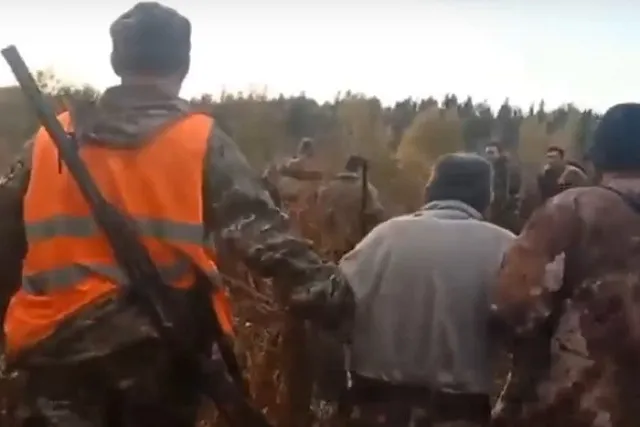 Свердловские спасатели нашли пожилого мужчину, который 4 дня блуждал в тайге босой