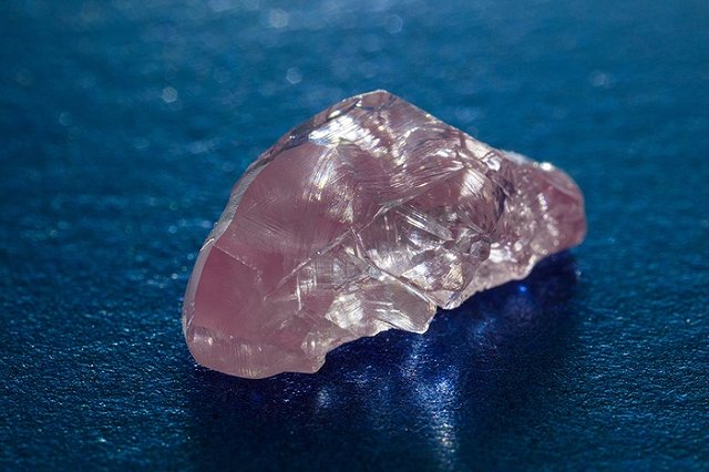 Под санкции ЕС попадут нефть, сталь, алмазы, икра и водка из России