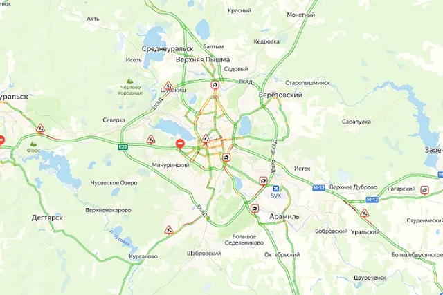 Свердловчане массово застряли в пробках на всех трассах региона