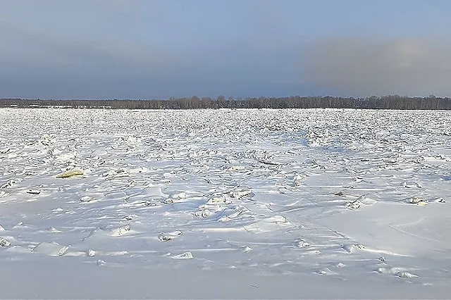 Поиски утонувшего на Белоярском водохранилище во время катания на снегоходе продолжаются