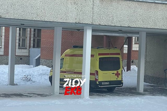 В школе Екатеринбурга умер подросток