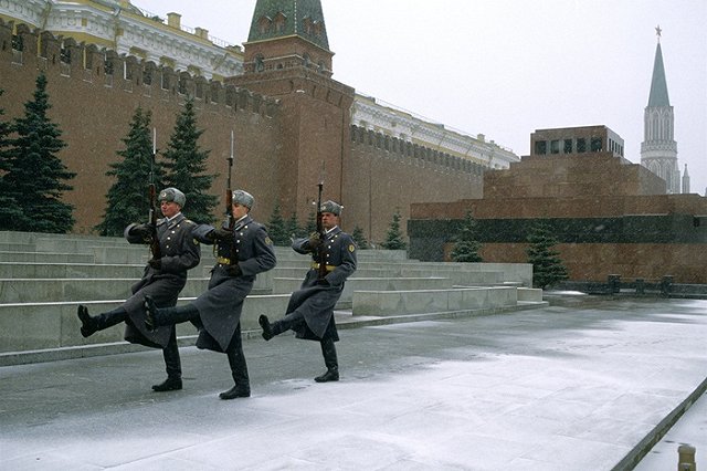 В ЛДПР предложили похоронить Ленина по-христиански