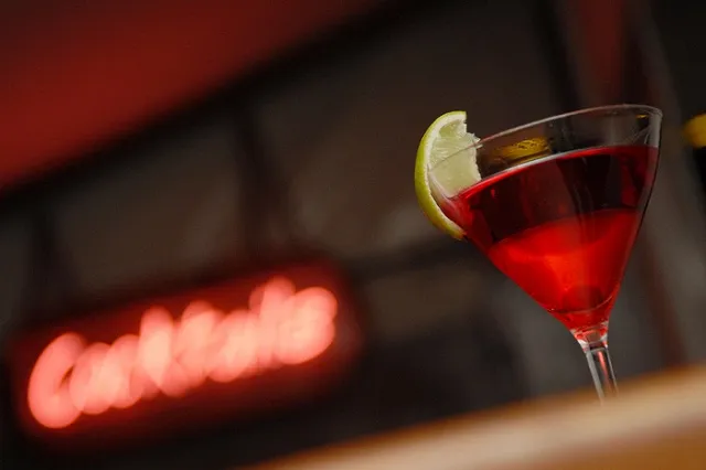 Посетитель кафе в Екатеринбурге ранил охранника