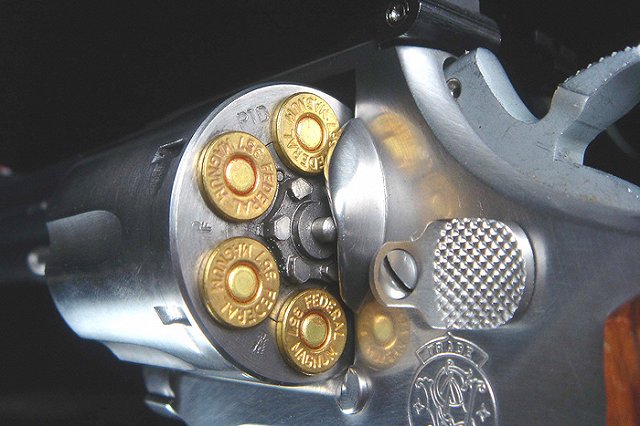 Москвич выжил после игры в русскую рулетку