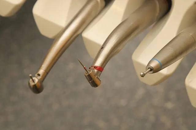 Судебные приставы в Екатеринбурге арестовали стоматологическое оборудование