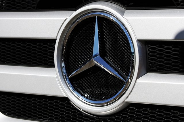 В Екатеринбурге помощник прокурора задержан по подозрению в угоне Mercedes