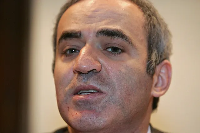 Каспаров возобновит шахматную карьеру на турнире в США