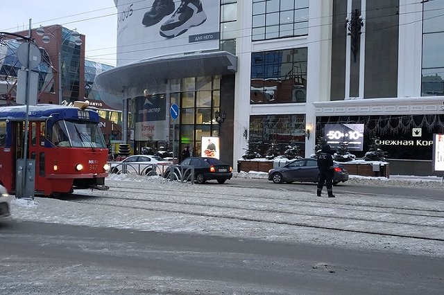 Стала известна причина активного присутствия ГИБДД на улице Радищева
