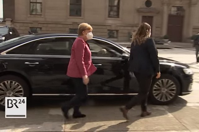 Bild узнала об отмене Меркель записи на прививку против COVID-19