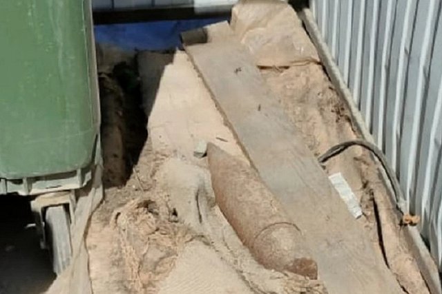 В свердловском посёлке местные жители нашли на мусорке снаряд