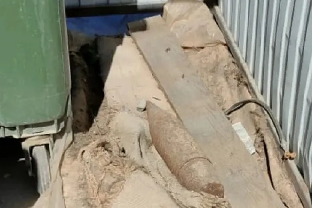 В свердловском посёлке местные жители нашли на мусорке снаряд