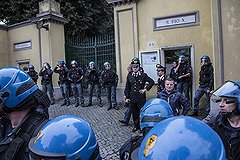 Нациста Прибке похоронили на тюремном кладбище