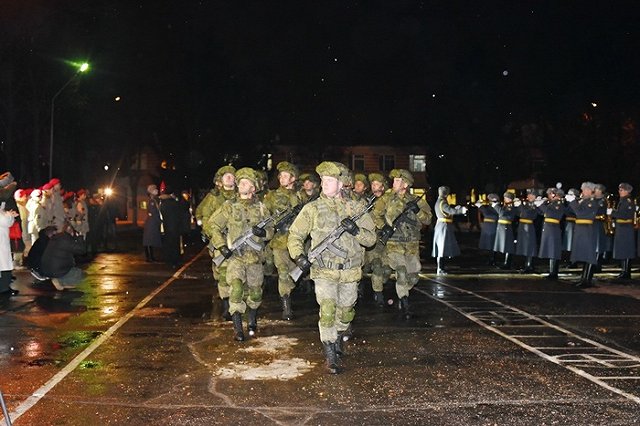 Путин вручил звезды Героя России участникам операции в Сирии