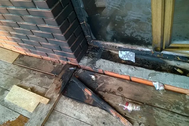 В Дегтярске дом городского общественника закидали коктейлями Молотова