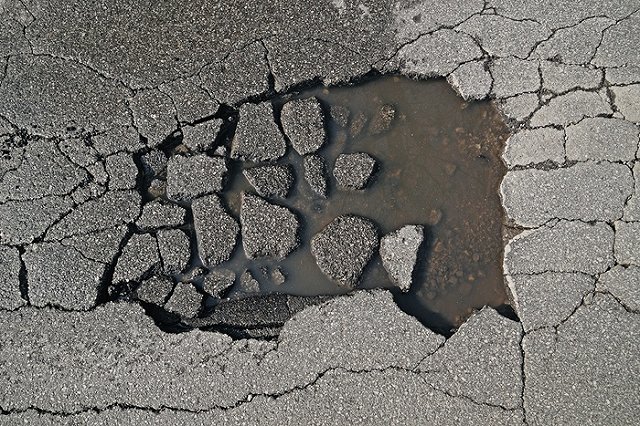 Чиновница обвинила местную жительницу в экстремизме из-за поста о плохих дорогах