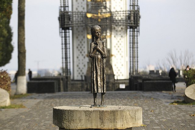 Мать умершей от голода пермской школьницы обвинили в убийстве дочери