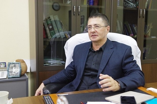 Доктор Мясников перечислил провоцирующие рак продукты