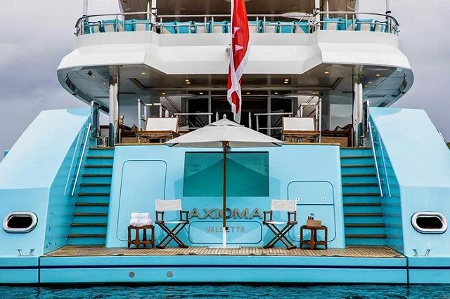 Суперяхта, изъятая у уральского миллиардера, продана с аукциона