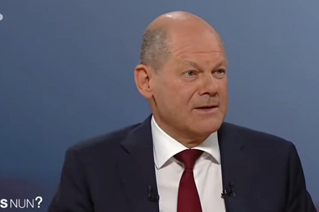 Шольц рассказал, что Путин в ходе переговоров чередует русский и немецкий