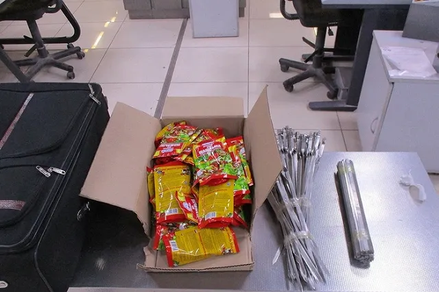 Пассажира с полным чемоданом шампуров и специй задержали по прилете в Кольцово