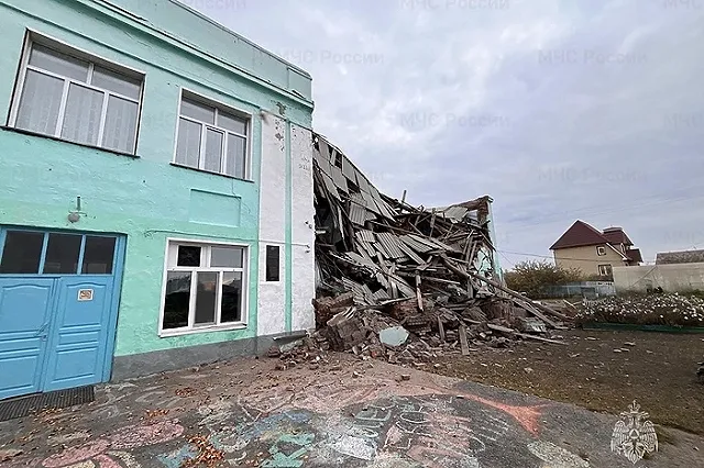 Школа в Новосибирской области, частично обрушившаяся сегодня, была построена в 1937 году