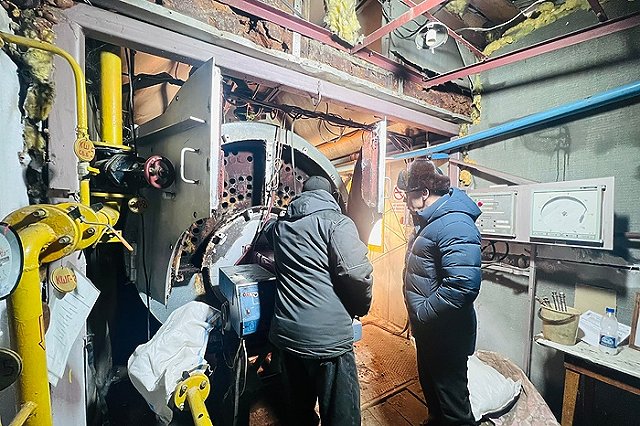 Свердловский город остался без отопления в разгар аномального холода