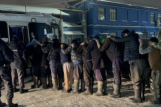 В Свердловскую область приехали сотни тысяч мигрантов