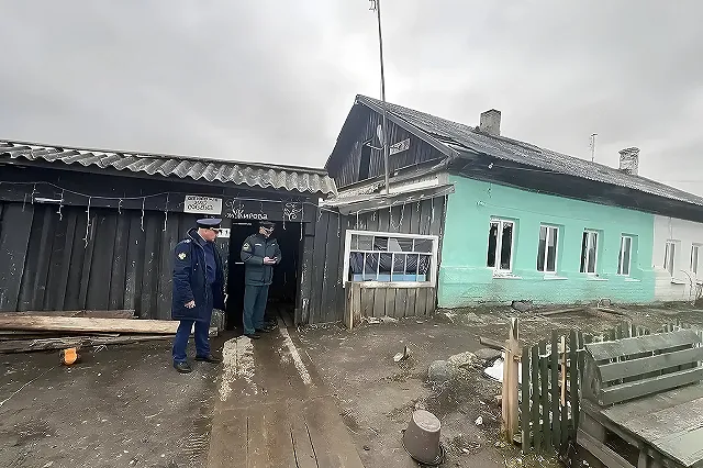 Односельчане рассказали, с кем останется девочка, чья семья погибла в страшном пожаре в Свердловской области