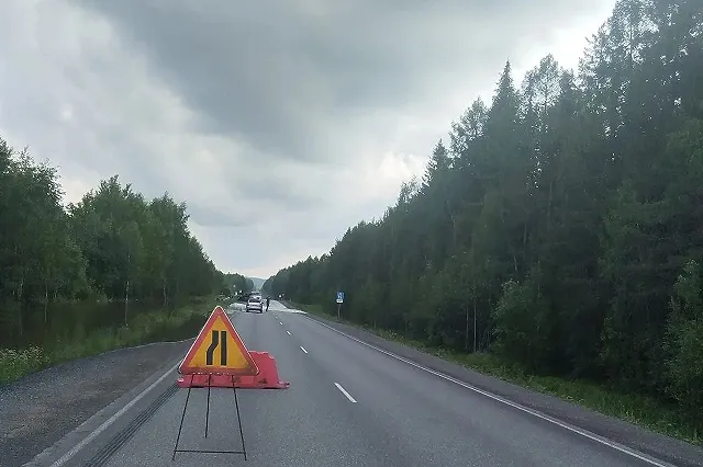 В Свердловской области затопило дорогу к нескольким населённым пунктам