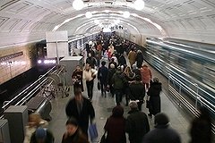 Студента ударило зеркалом заднего вида в столичном метро